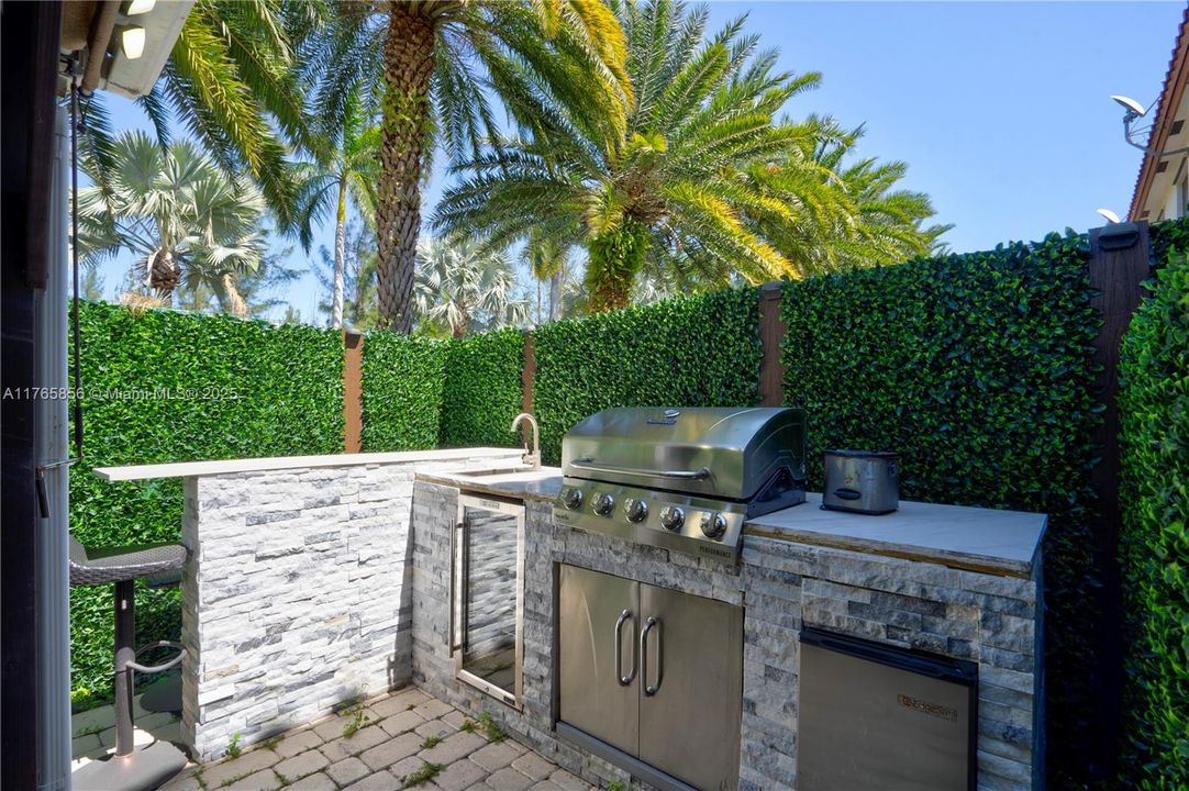 Recently Sold: $675,000 (4 beds, 2 baths, 1793 Square Feet)