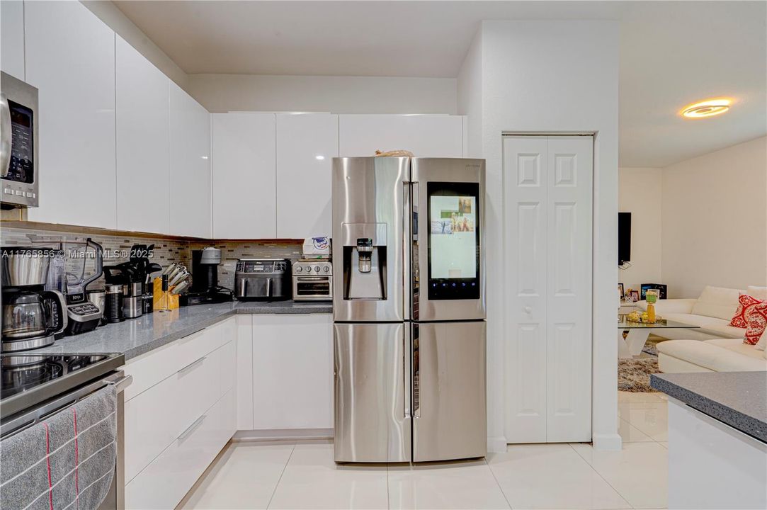 Recently Sold: $675,000 (4 beds, 2 baths, 1793 Square Feet)