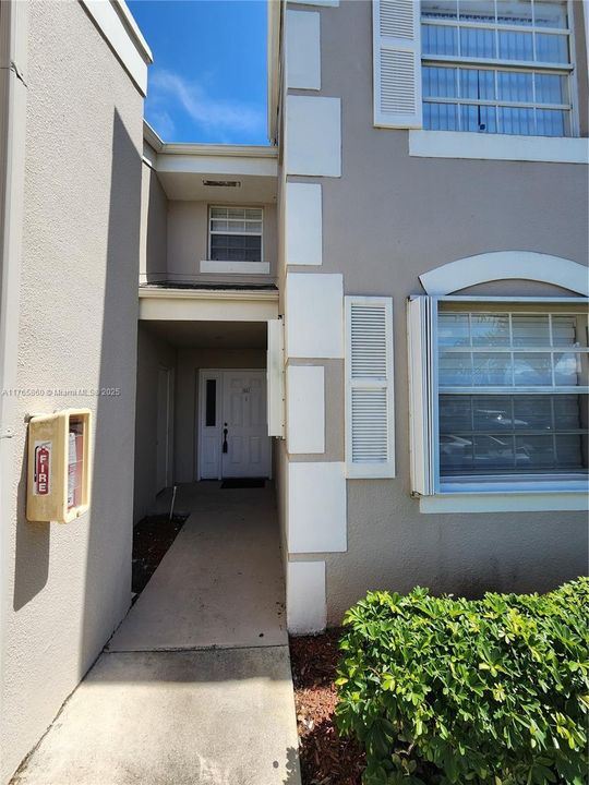 最近租的: $2,000 (2 贝兹, 2 浴室, 1070 平方英尺)