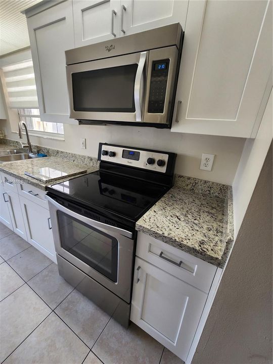 最近租的: $2,000 (2 贝兹, 2 浴室, 1070 平方英尺)