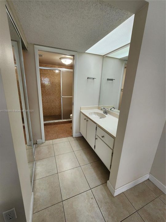 最近租的: $2,000 (2 贝兹, 2 浴室, 1070 平方英尺)