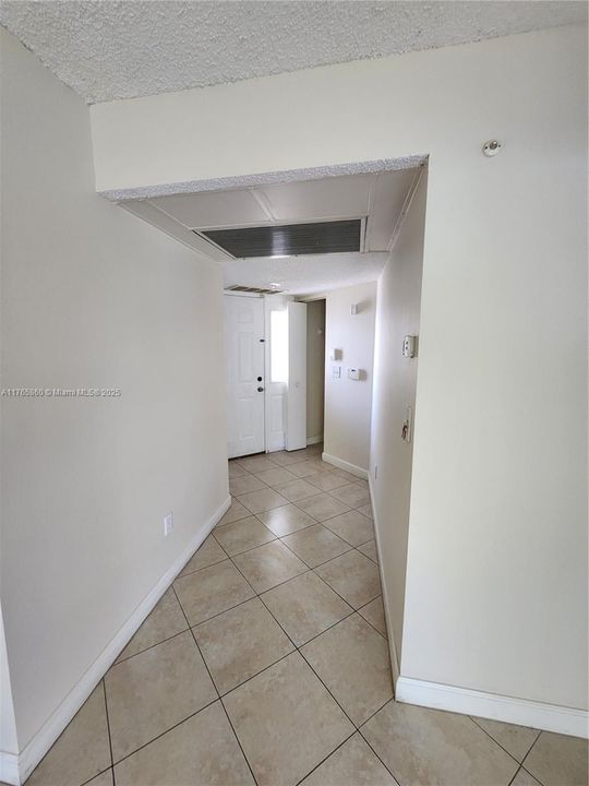 最近租的: $2,000 (2 贝兹, 2 浴室, 1070 平方英尺)