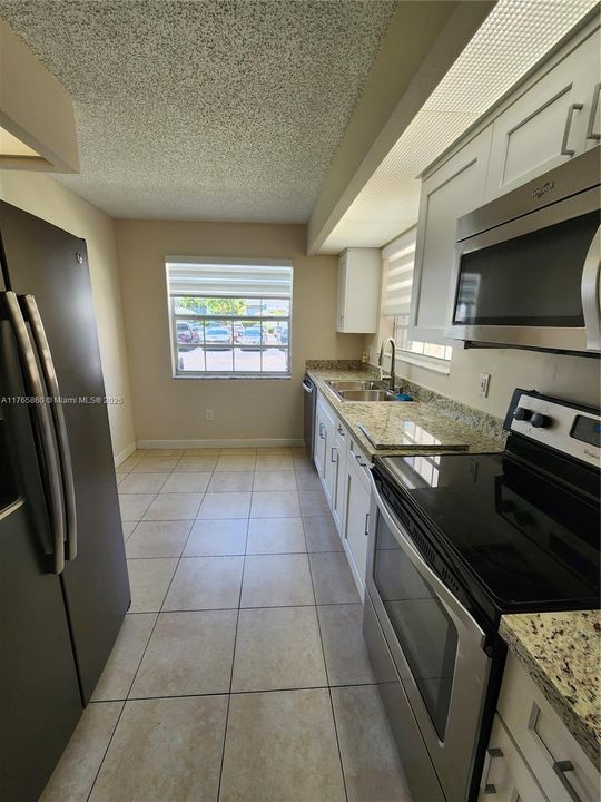 最近租的: $2,000 (2 贝兹, 2 浴室, 1070 平方英尺)