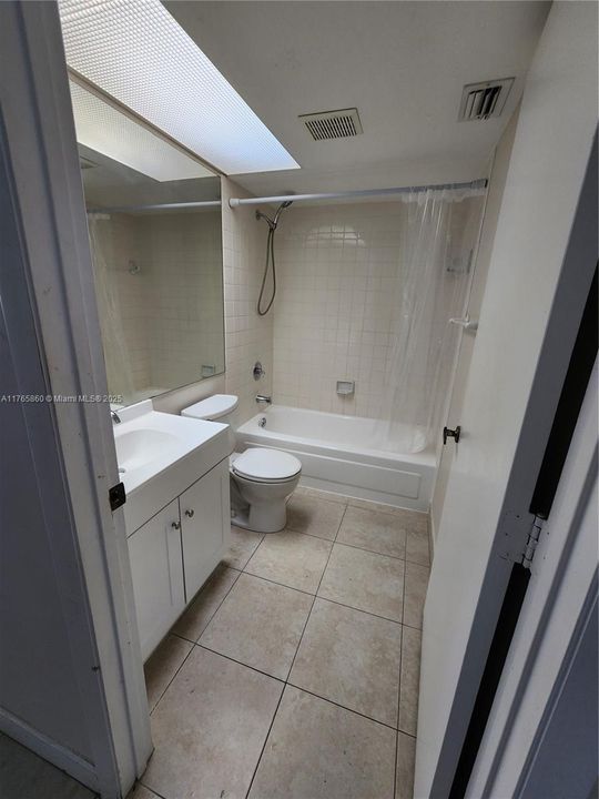 最近租的: $2,000 (2 贝兹, 2 浴室, 1070 平方英尺)