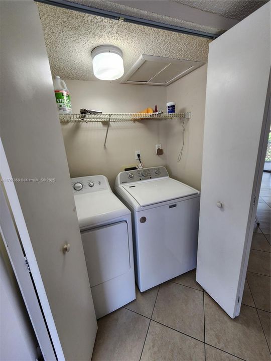 最近租的: $2,000 (2 贝兹, 2 浴室, 1070 平方英尺)