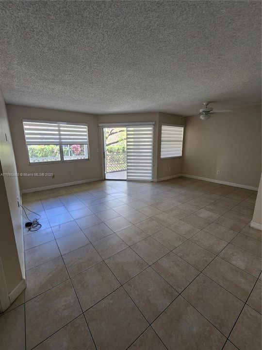 最近租的: $2,000 (2 贝兹, 2 浴室, 1070 平方英尺)