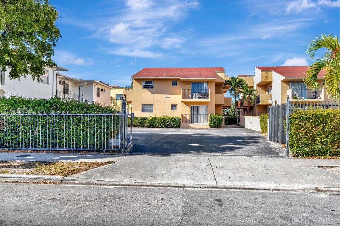 Recently Sold: $189,900 (2 beds, 1 baths, 660 Square Feet)