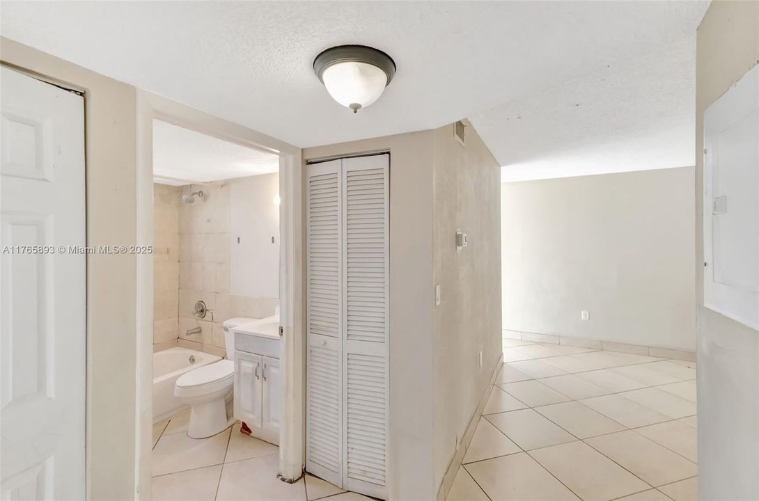 Recently Sold: $189,900 (2 beds, 1 baths, 660 Square Feet)