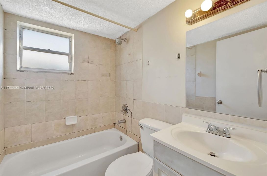 Recently Sold: $189,900 (2 beds, 1 baths, 660 Square Feet)