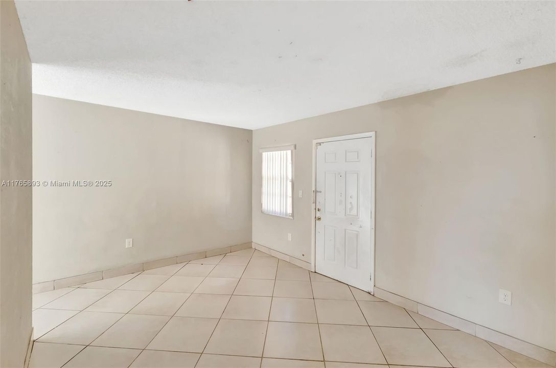 Recently Sold: $189,900 (2 beds, 1 baths, 660 Square Feet)