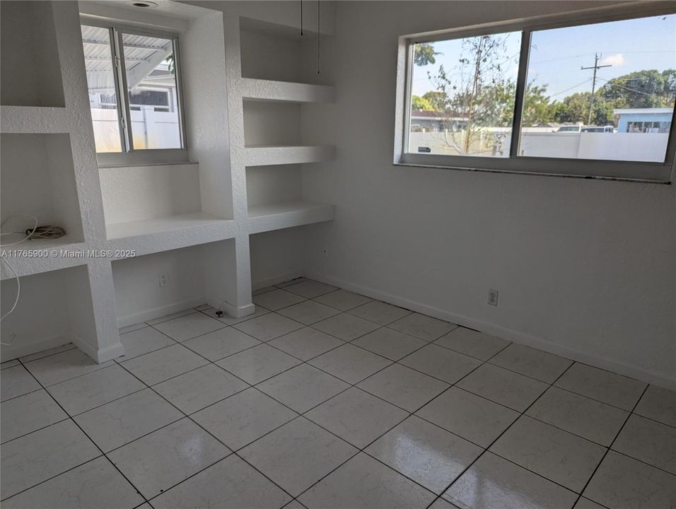 Недавно продано: $569,000 (4 спален, 2 ванн, 1832 Квадратных фут)