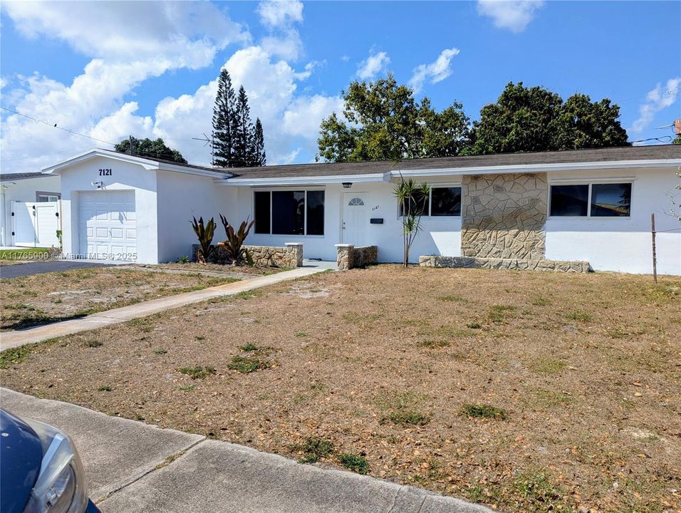 Недавно продано: $569,000 (4 спален, 2 ванн, 1832 Квадратных фут)