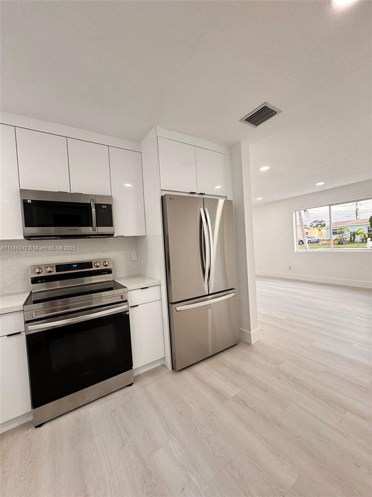 最近售出: $575,000 (4 贝兹, 2 浴室, 1240 平方英尺)