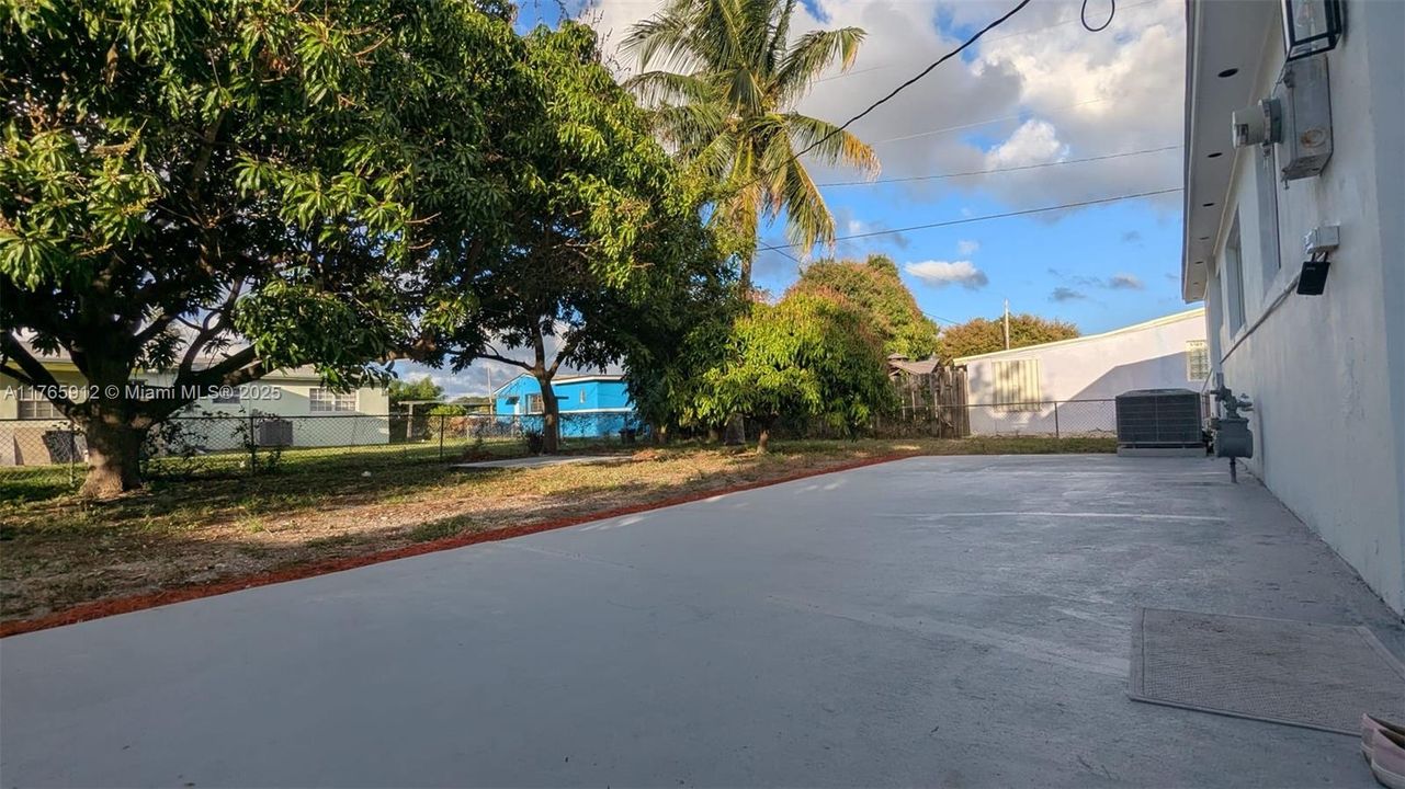 最近售出: $575,000 (4 贝兹, 2 浴室, 1240 平方英尺)