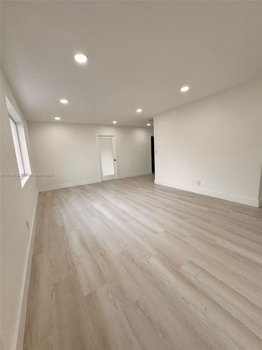 最近售出: $575,000 (4 贝兹, 2 浴室, 1240 平方英尺)