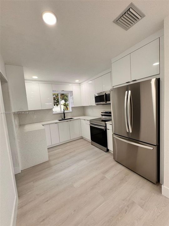 最近售出: $575,000 (4 贝兹, 2 浴室, 1240 平方英尺)