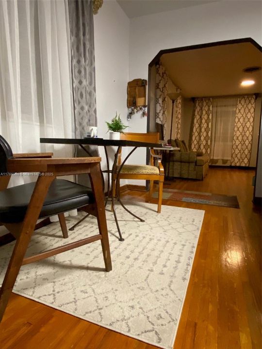 Vendido Recientemente: $997,000 (2 camas, 1 baños, 1352 Pies cuadrados)