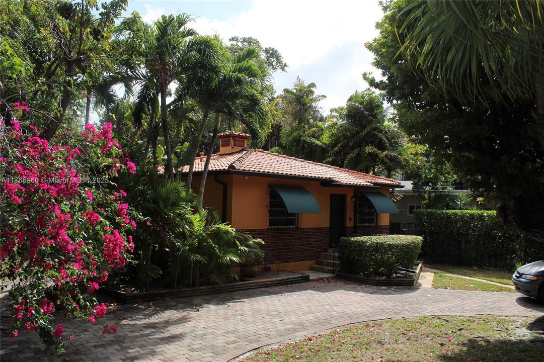 Vendido Recientemente: $997,000 (2 camas, 1 baños, 1352 Pies cuadrados)