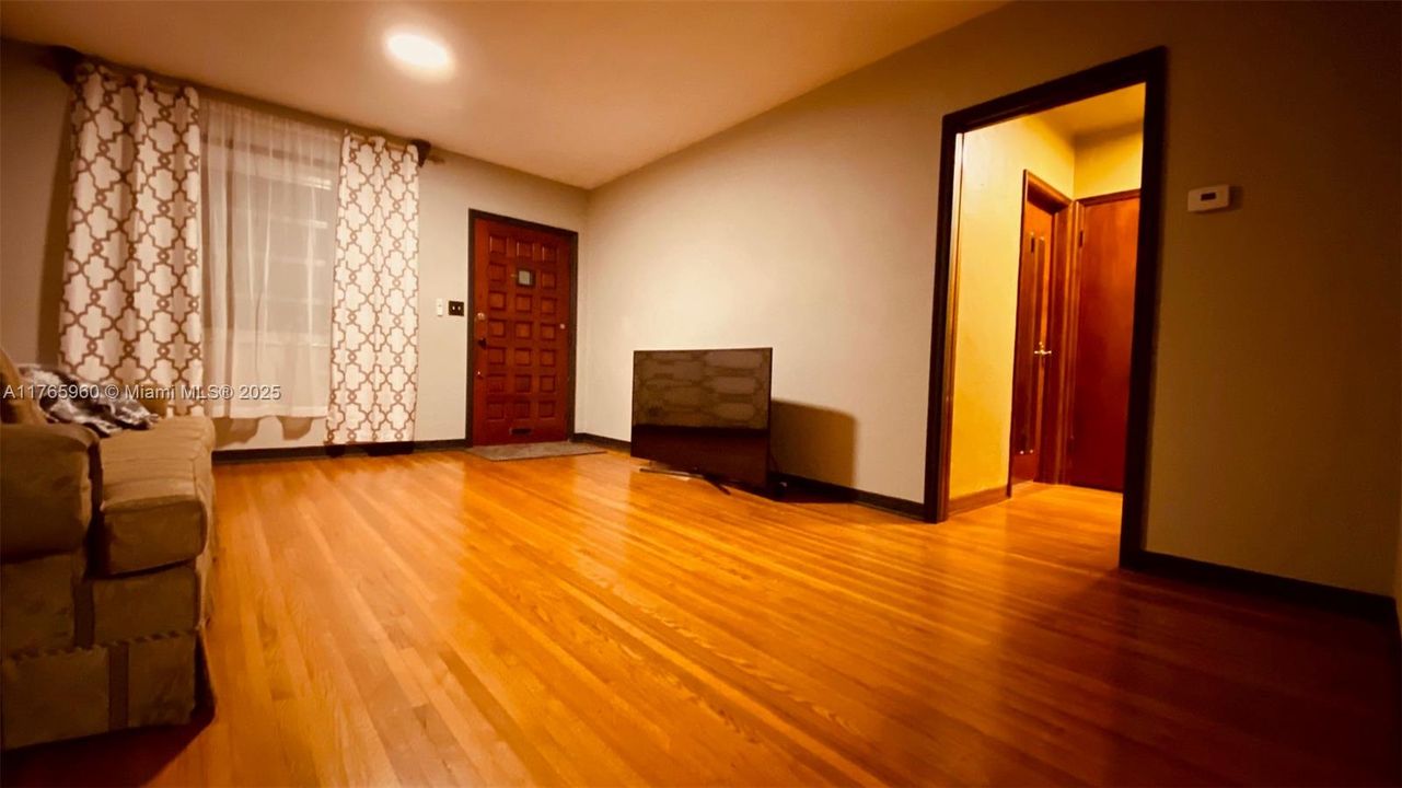 Vendido Recientemente: $997,000 (2 camas, 1 baños, 1352 Pies cuadrados)