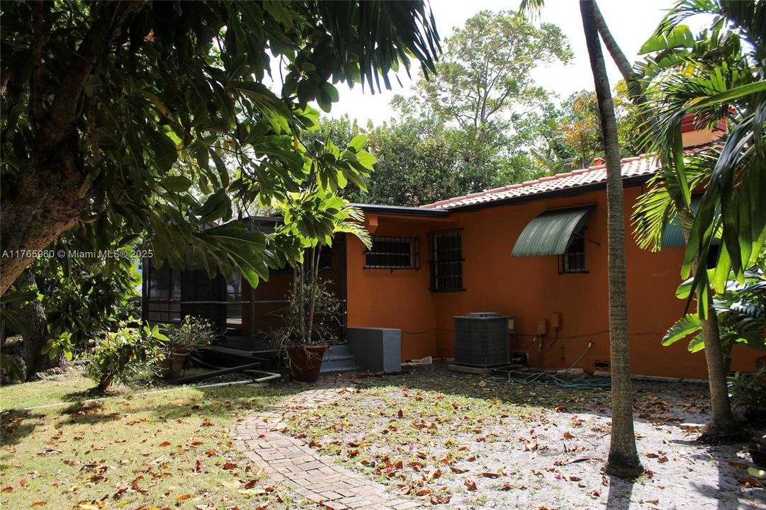 Vendido Recientemente: $997,000 (2 camas, 1 baños, 1352 Pies cuadrados)