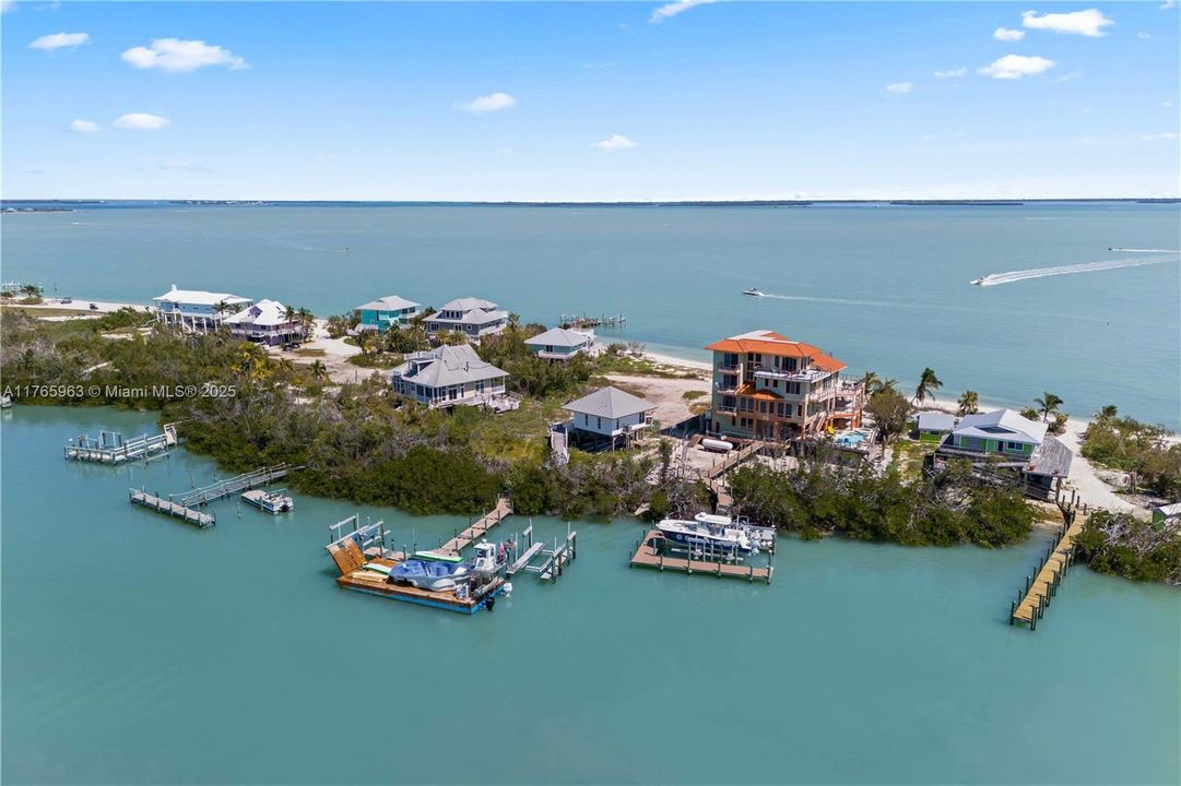 На продажу: $3,999,900 (0 спален, 0 ванн, 0 Квадратных фут)