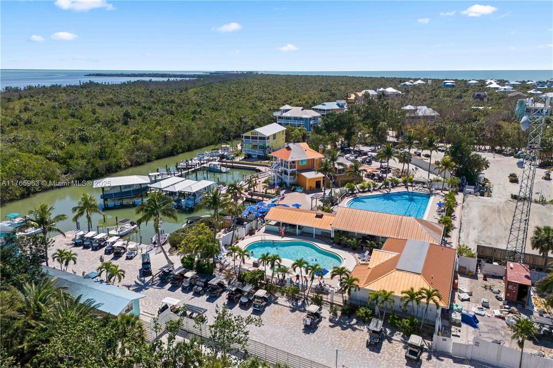 На продажу: $3,999,900 (0 спален, 0 ванн, 0 Квадратных фут)