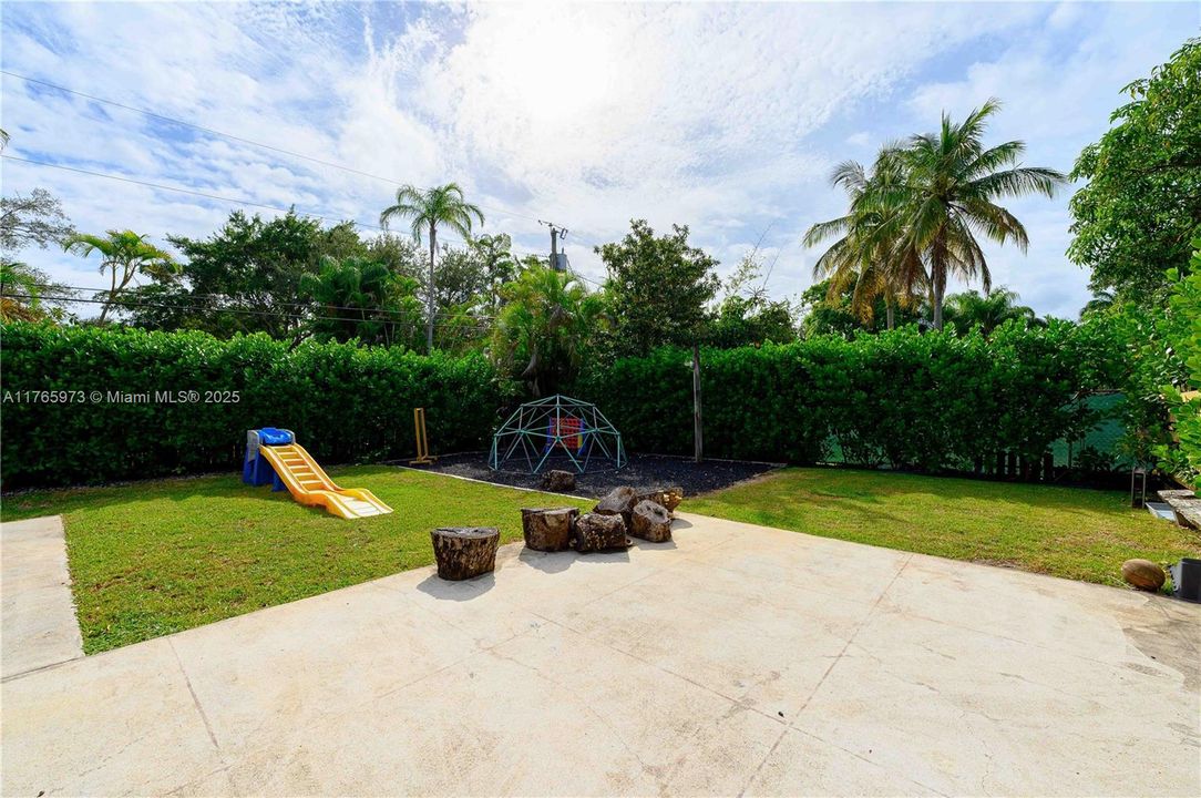 Recently Sold: $1,150,000 (4 beds, 2 baths, 1857 Square Feet)