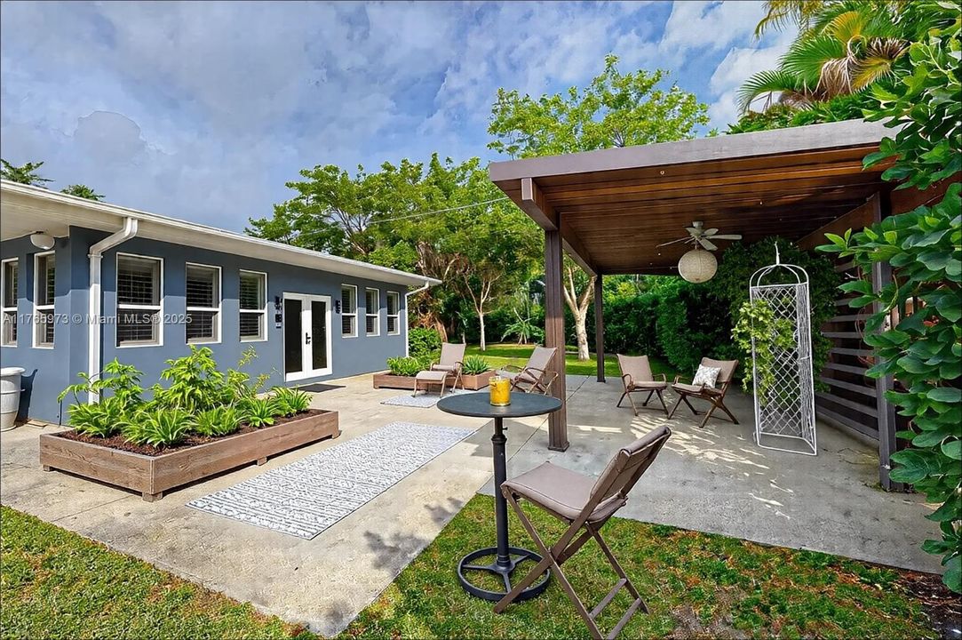 Recently Sold: $1,150,000 (4 beds, 2 baths, 1857 Square Feet)