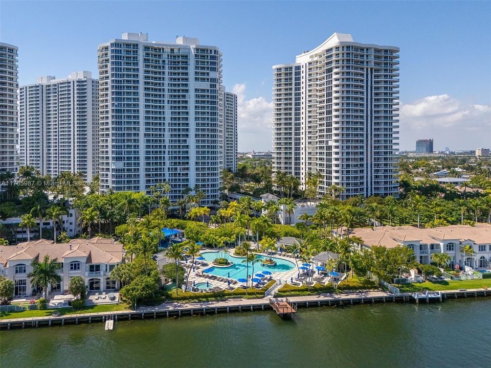 Recently Sold: $1,550,000 (3 beds, 3 baths, 3173 Square Feet)