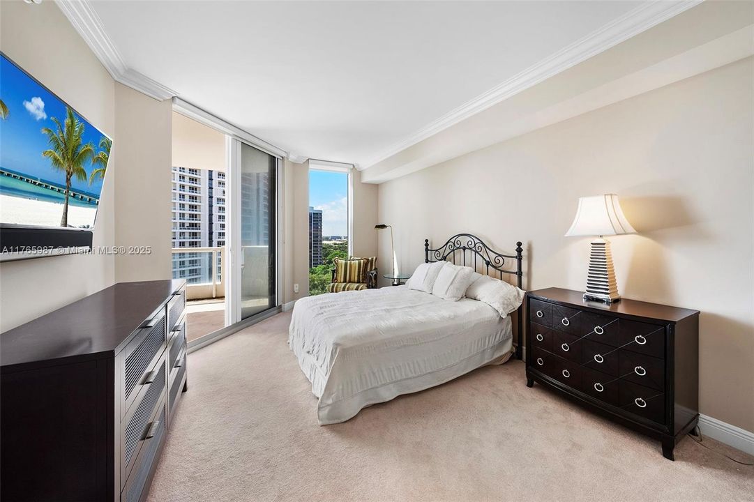 Recently Sold: $1,550,000 (3 beds, 3 baths, 3173 Square Feet)