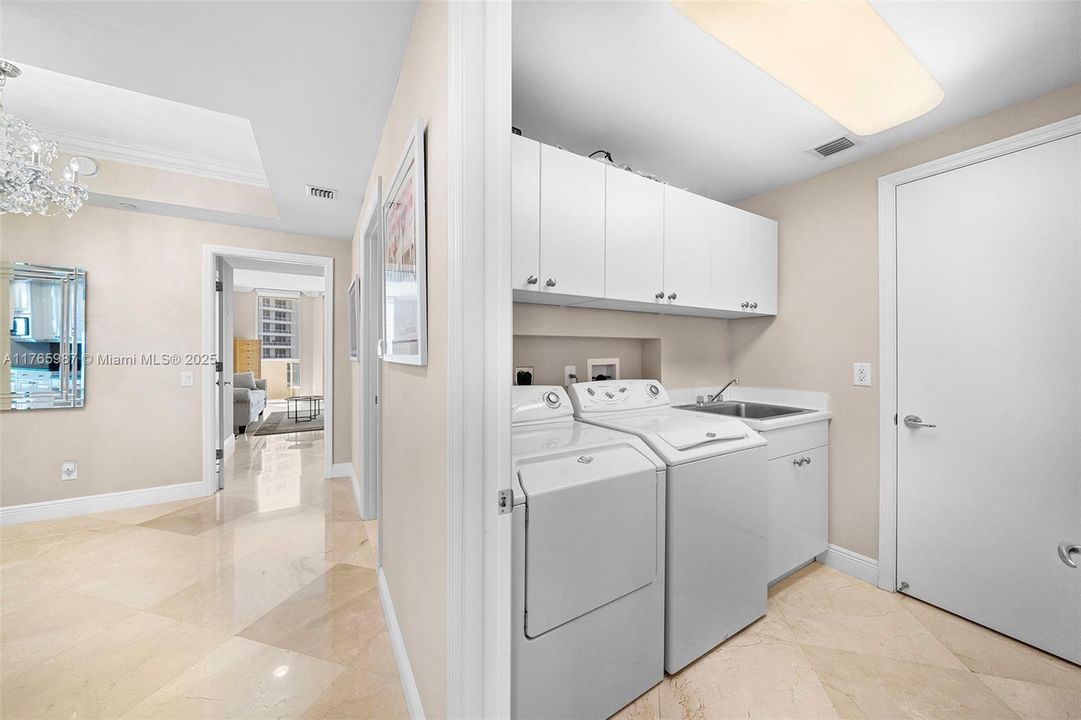 Recently Sold: $1,550,000 (3 beds, 3 baths, 3173 Square Feet)