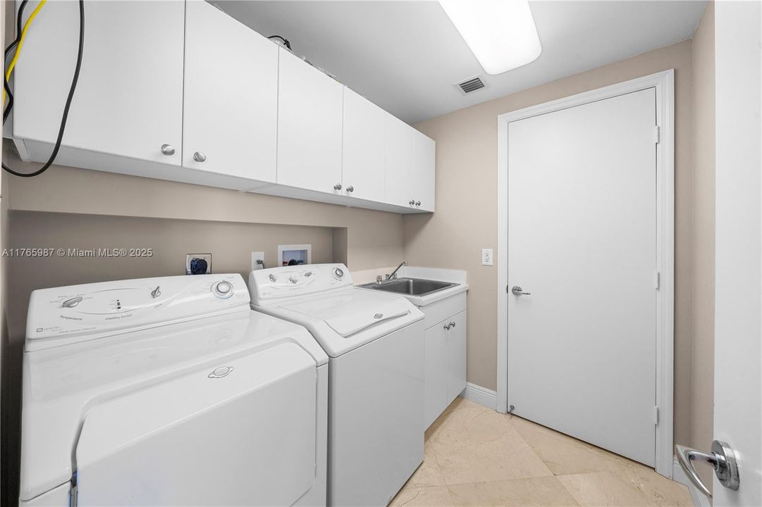 Recently Sold: $1,550,000 (3 beds, 3 baths, 3173 Square Feet)