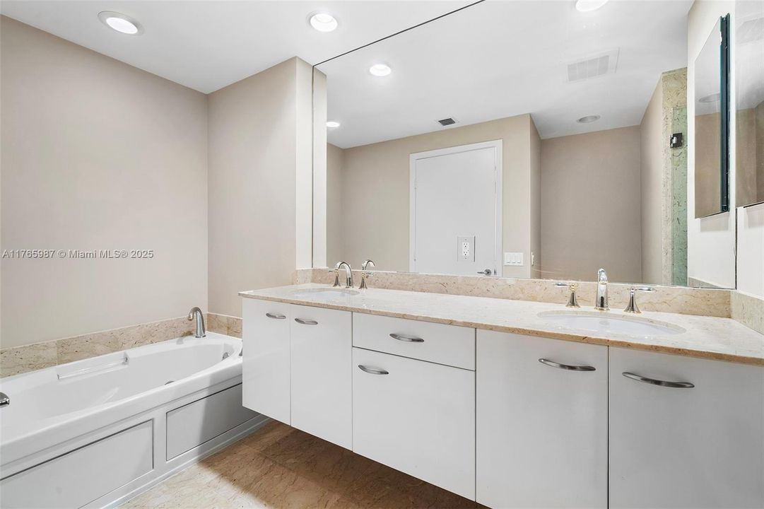 Recently Sold: $1,550,000 (3 beds, 3 baths, 3173 Square Feet)