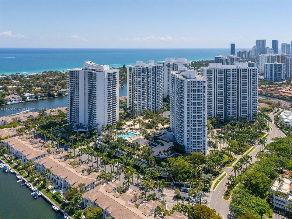 Recently Sold: $1,550,000 (3 beds, 3 baths, 3173 Square Feet)