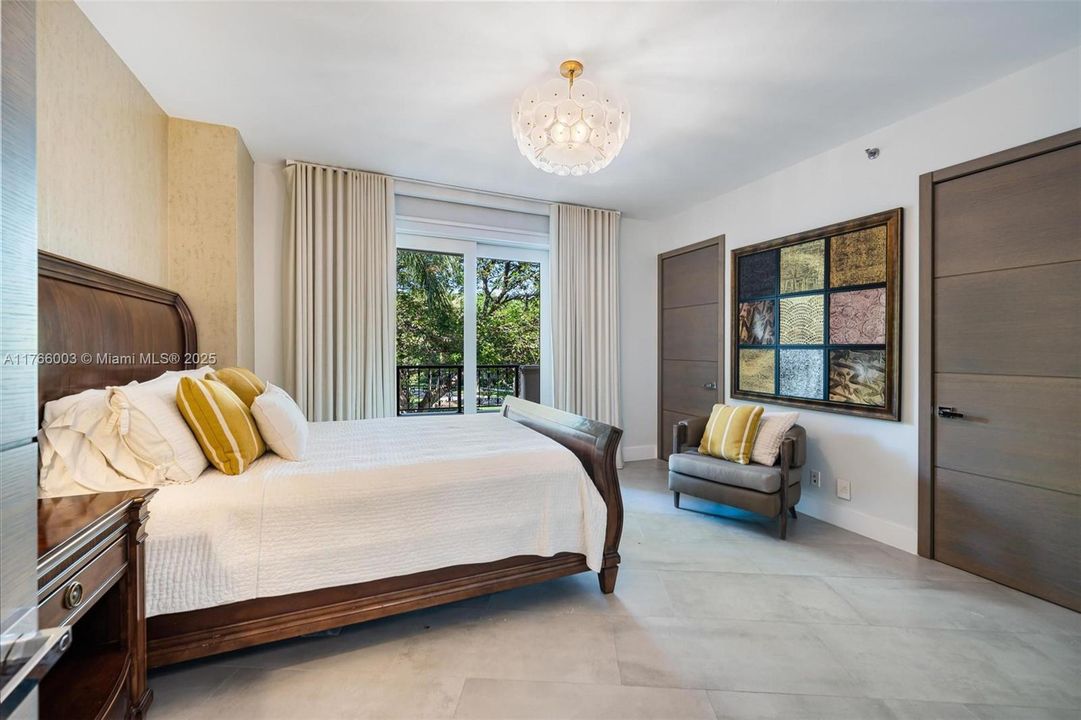 Recently Sold: $4,800,000 (3 beds, 3 baths, 2744 Square Feet)