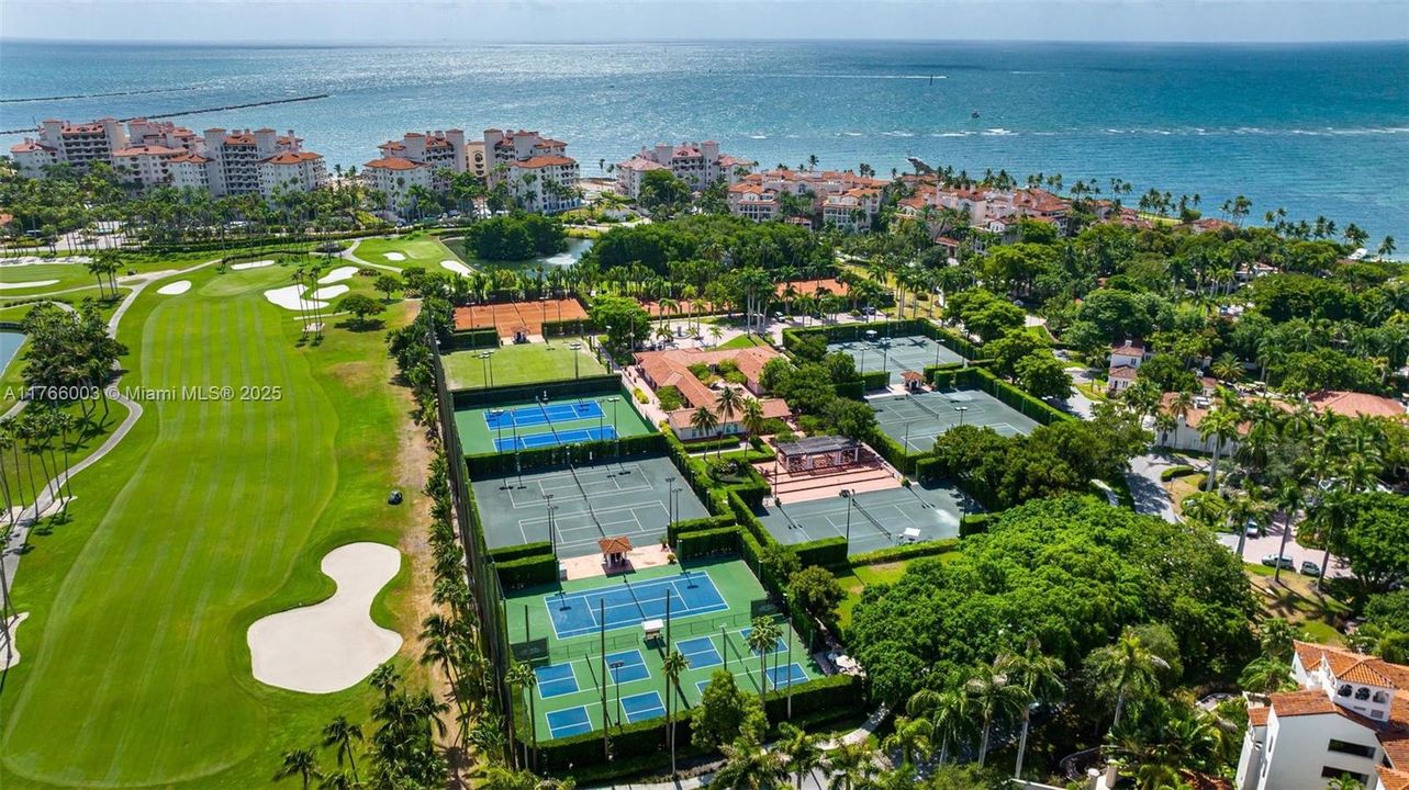 Recently Sold: $4,800,000 (3 beds, 3 baths, 2744 Square Feet)