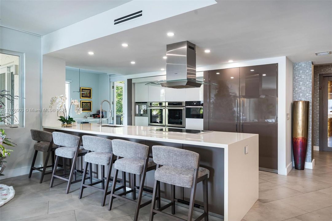 Recently Sold: $4,800,000 (3 beds, 3 baths, 2744 Square Feet)