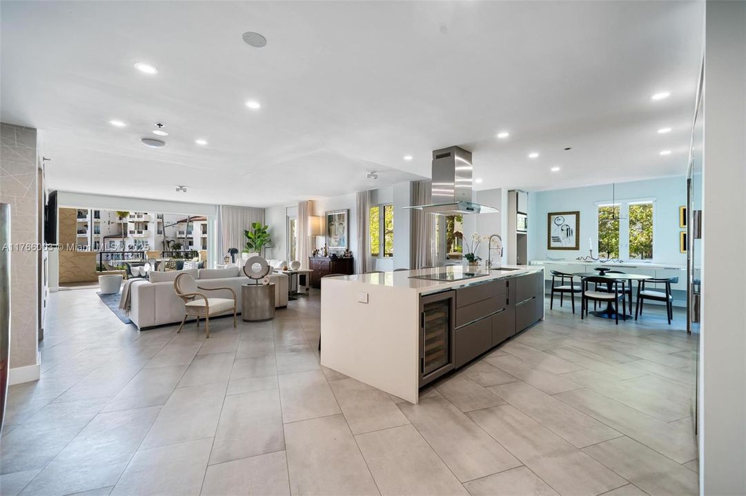 Recently Sold: $4,800,000 (3 beds, 3 baths, 2744 Square Feet)