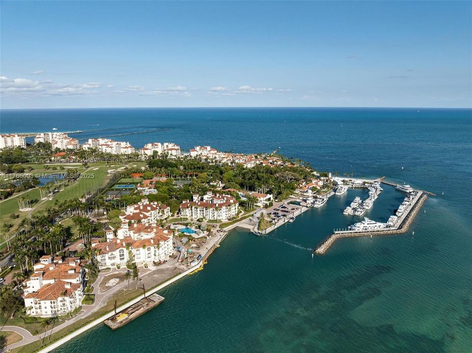 Recently Sold: $4,800,000 (3 beds, 3 baths, 2744 Square Feet)