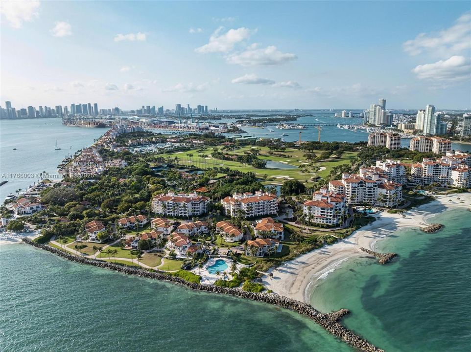 Recently Sold: $4,800,000 (3 beds, 3 baths, 2744 Square Feet)