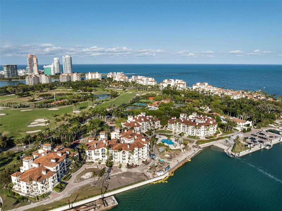 Recently Sold: $4,800,000 (3 beds, 3 baths, 2744 Square Feet)