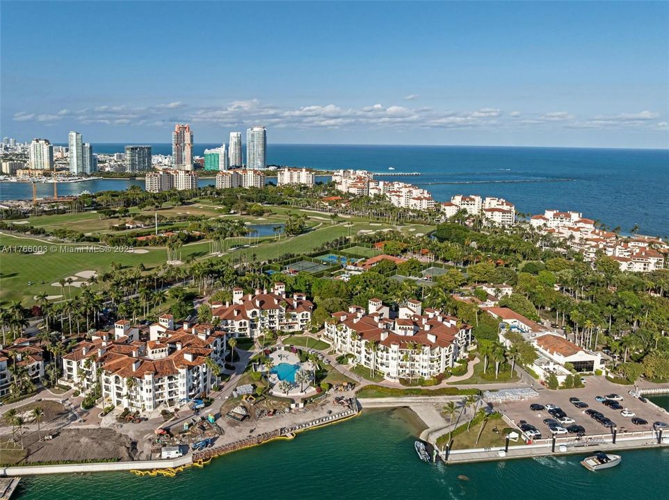 Recently Sold: $4,800,000 (3 beds, 3 baths, 2744 Square Feet)