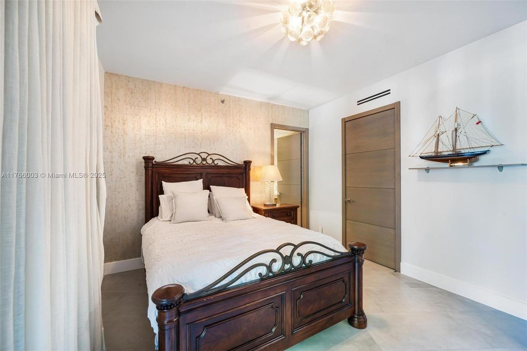 Recently Sold: $4,800,000 (3 beds, 3 baths, 2744 Square Feet)