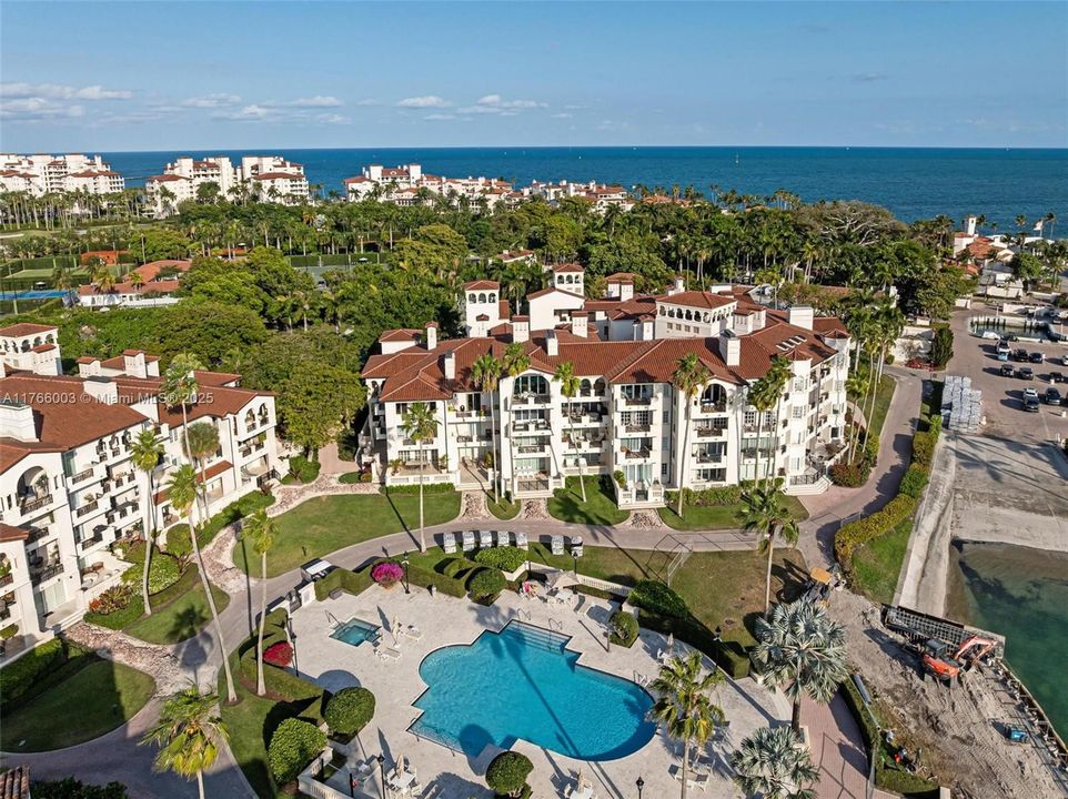 Recently Sold: $4,800,000 (3 beds, 3 baths, 2744 Square Feet)