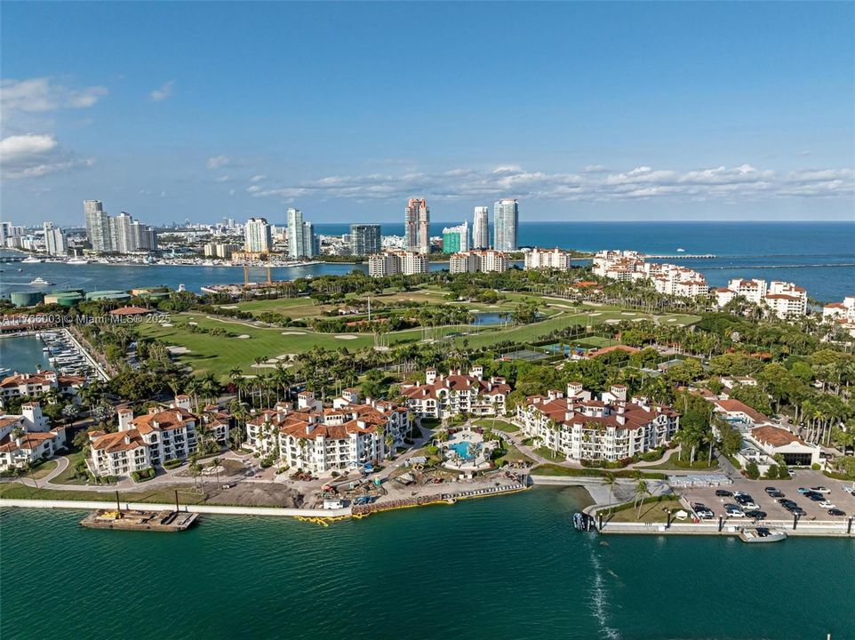 Recently Sold: $4,800,000 (3 beds, 3 baths, 2744 Square Feet)