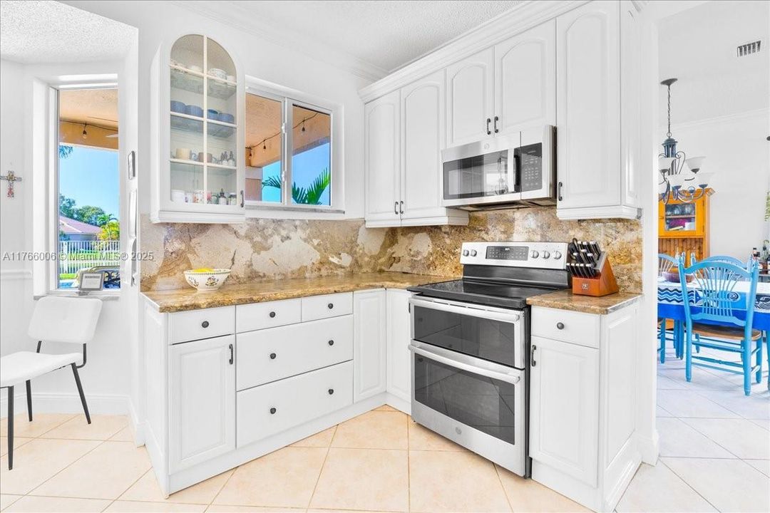 Недавно продано: $1,199,900 (5 спален, 3 ванн, 2704 Квадратных фут)