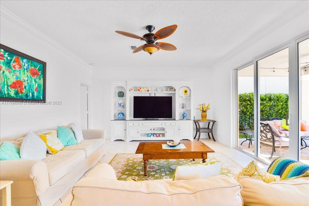 Недавно продано: $1,199,900 (5 спален, 3 ванн, 2704 Квадратных фут)