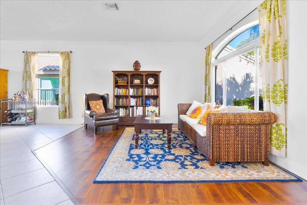 Недавно продано: $1,199,900 (5 спален, 3 ванн, 2704 Квадратных фут)