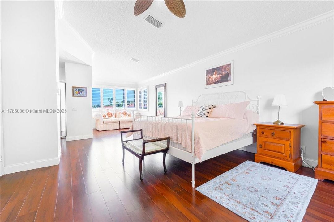 Недавно продано: $1,199,900 (5 спален, 3 ванн, 2704 Квадратных фут)