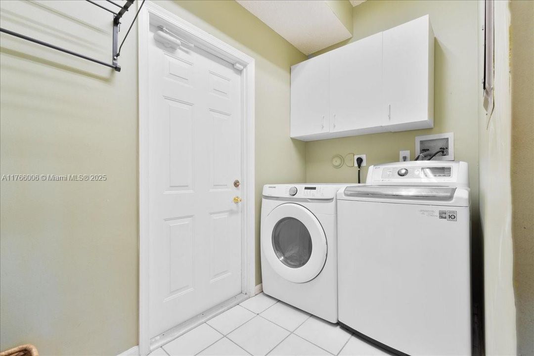 Недавно продано: $1,199,900 (5 спален, 3 ванн, 2704 Квадратных фут)